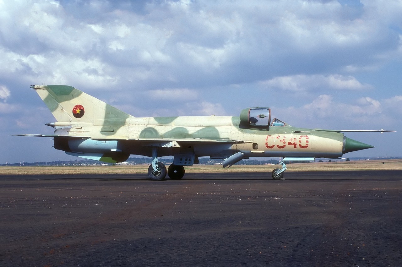 Angolan_Mikoyan-Gurevich_MiG-21bis.jpg