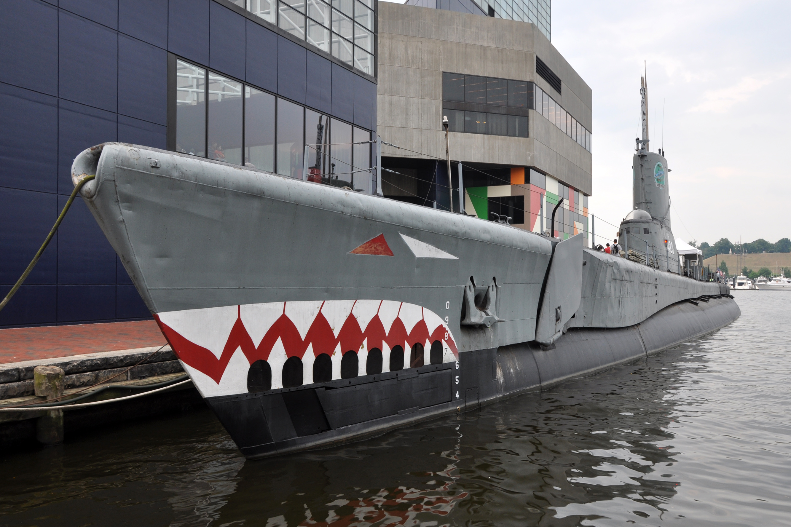 USS_Torsk_%28SS-423%29_in_Baltimore.jpg