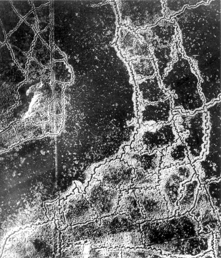 Aerial_view_Loos-Hulluch_trench_system_July_1917.jpg