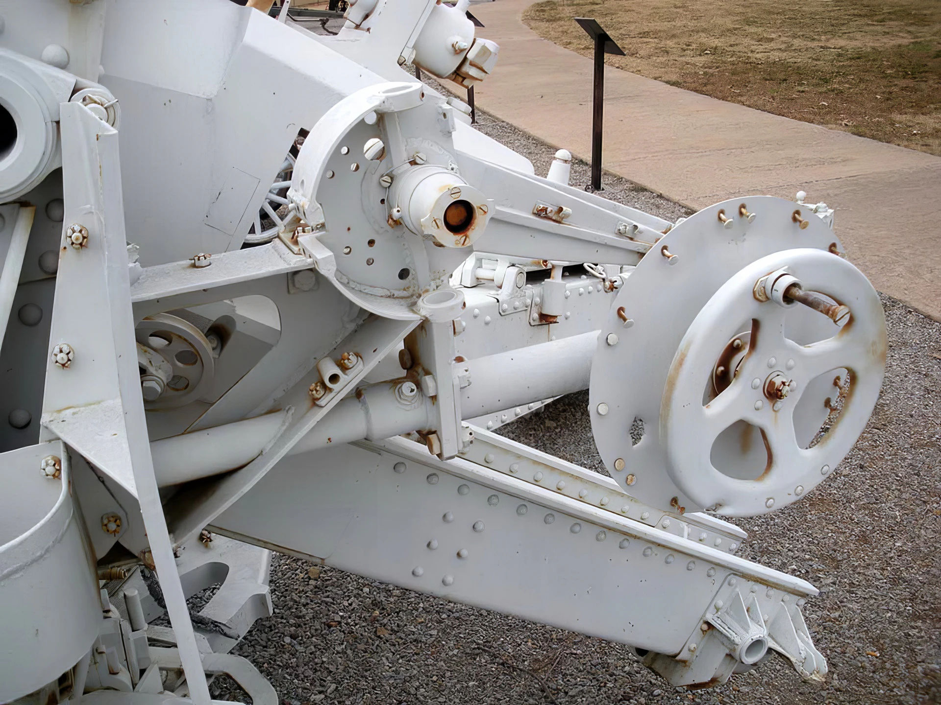 150mm-s.F.H.18-Howitzer-17.jpg