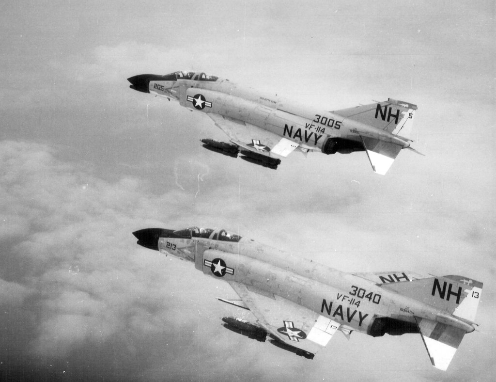 153040 NH-213 153006 NH-205 F-4B-27-MC VF-114.jpg