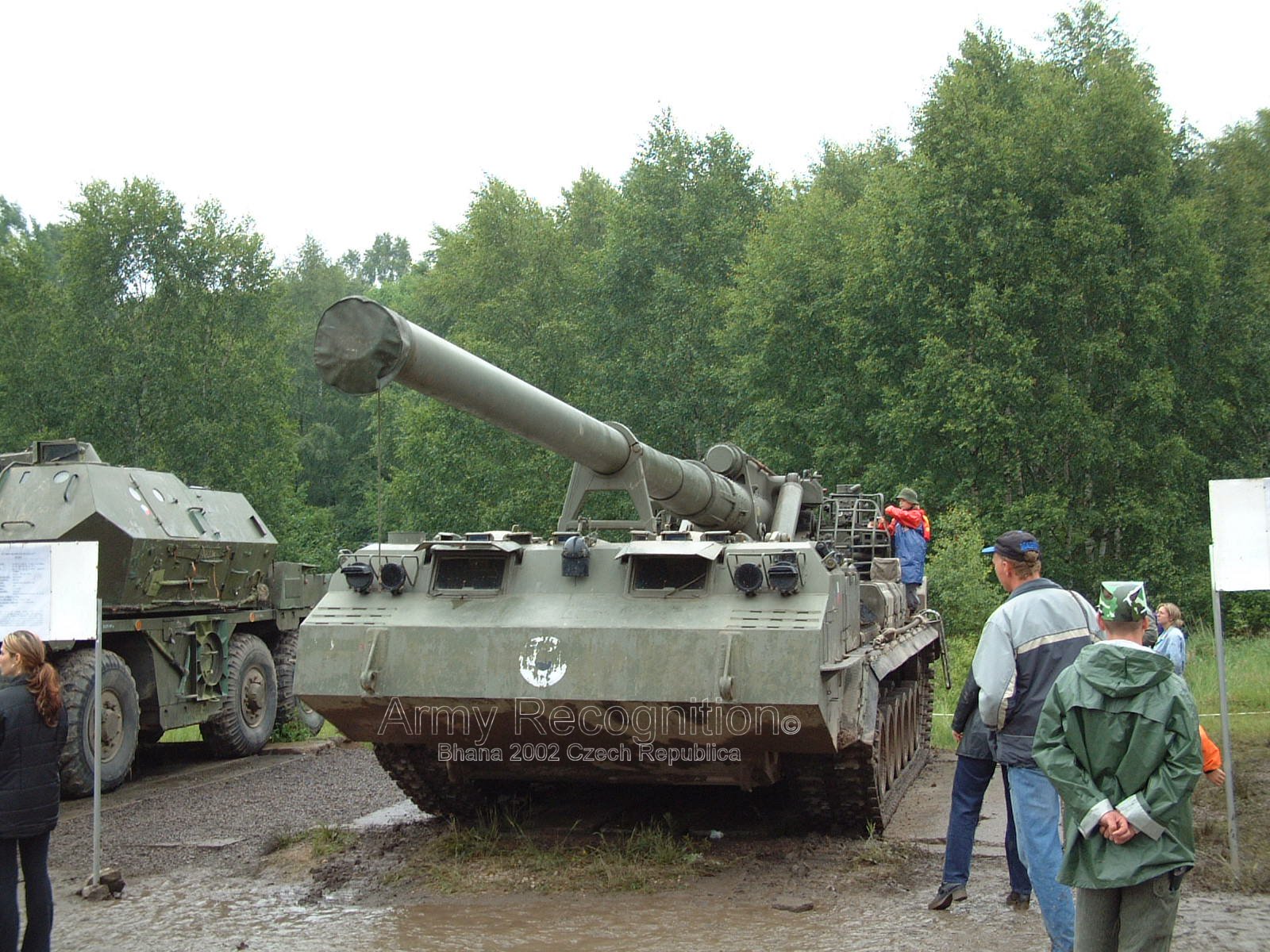 2S7_ArmyRecognition_Bhana2002_CZ_01.jpg