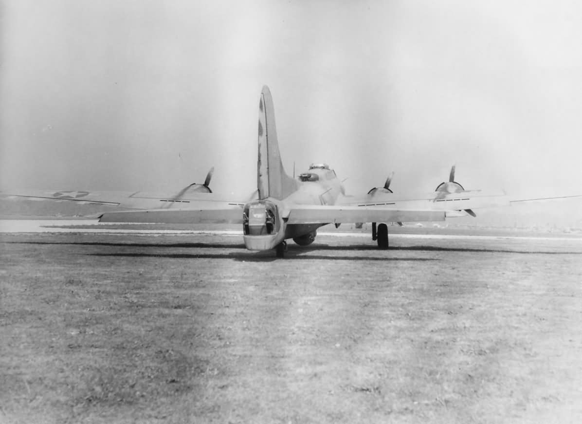 41-2112 B-17E The  Dreamboat 03.jpeg