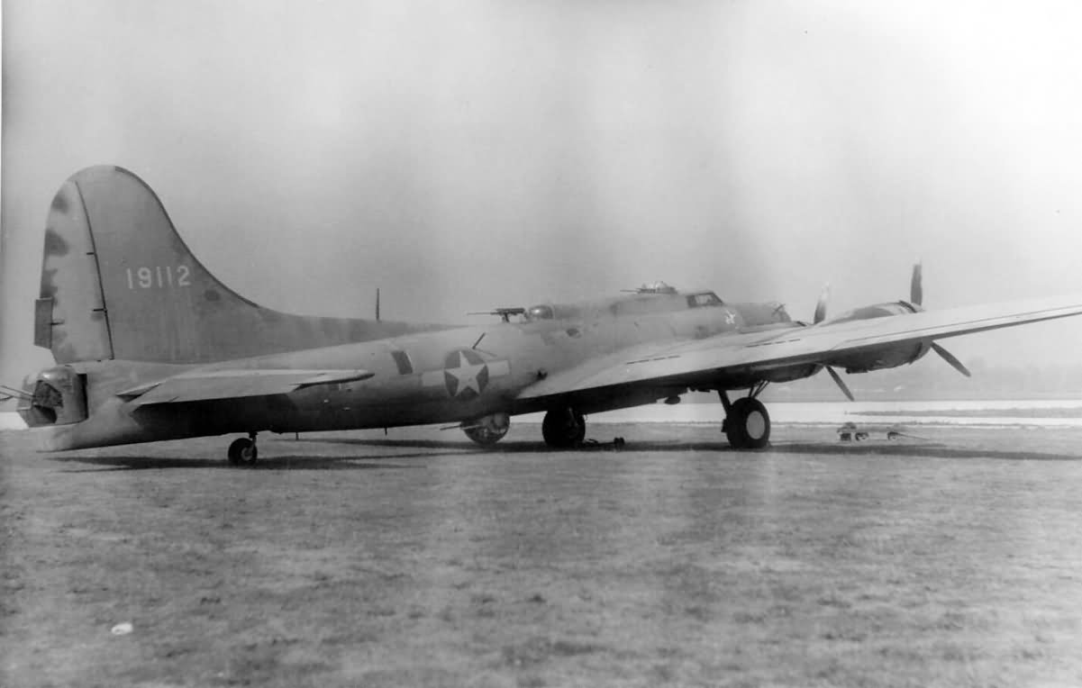 41-2112 B-17E The  Dreamboat 04.jpeg