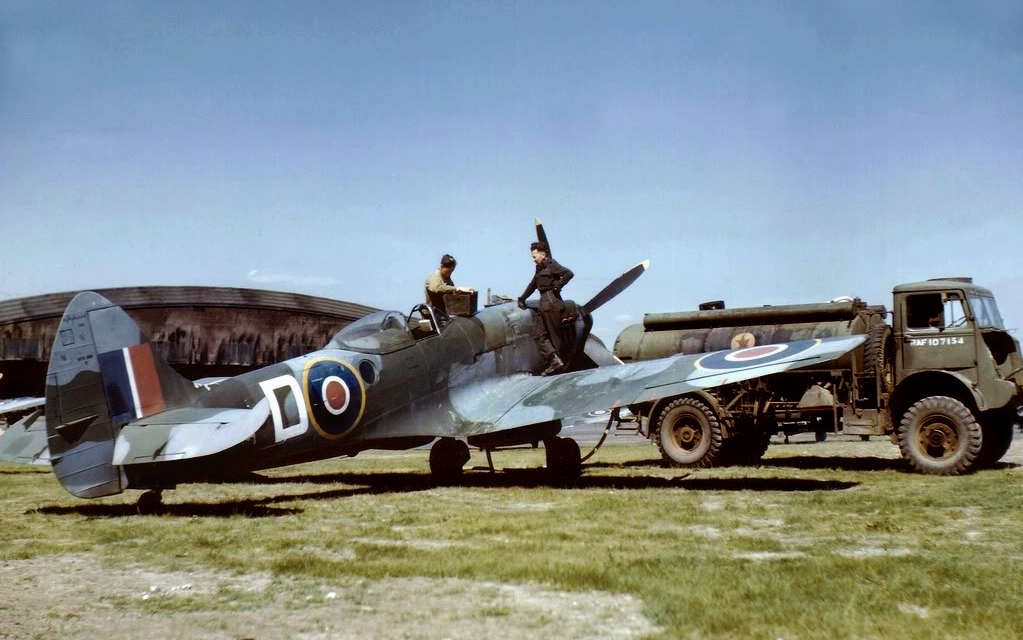 414 Sqn RCAF Apr 1945.jpg