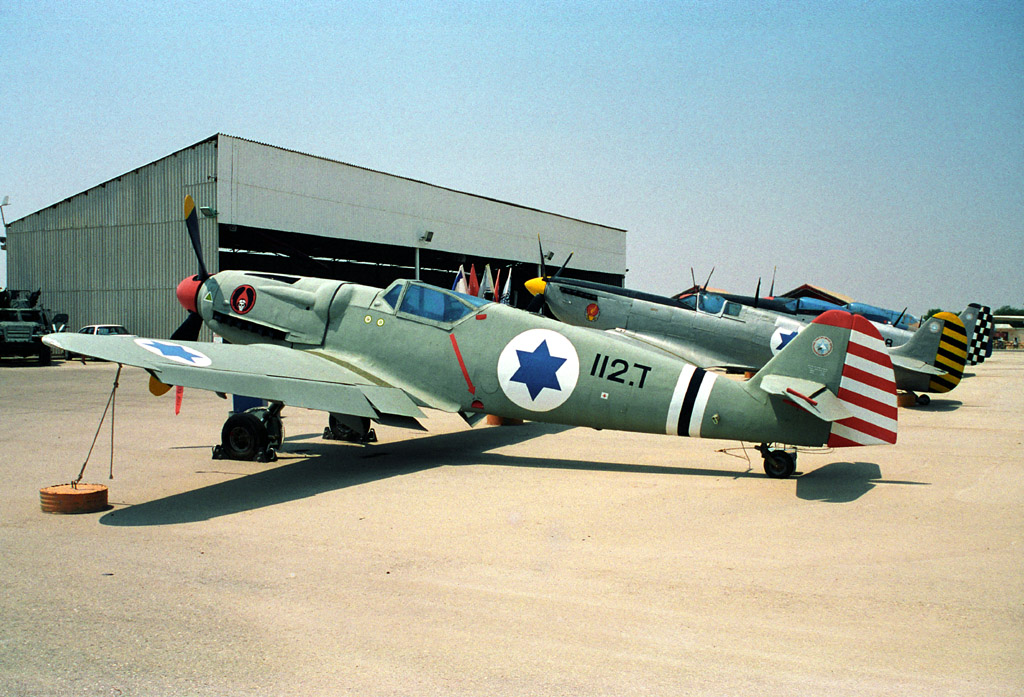 4X_AF_Avia199_112_dis (2).jpg