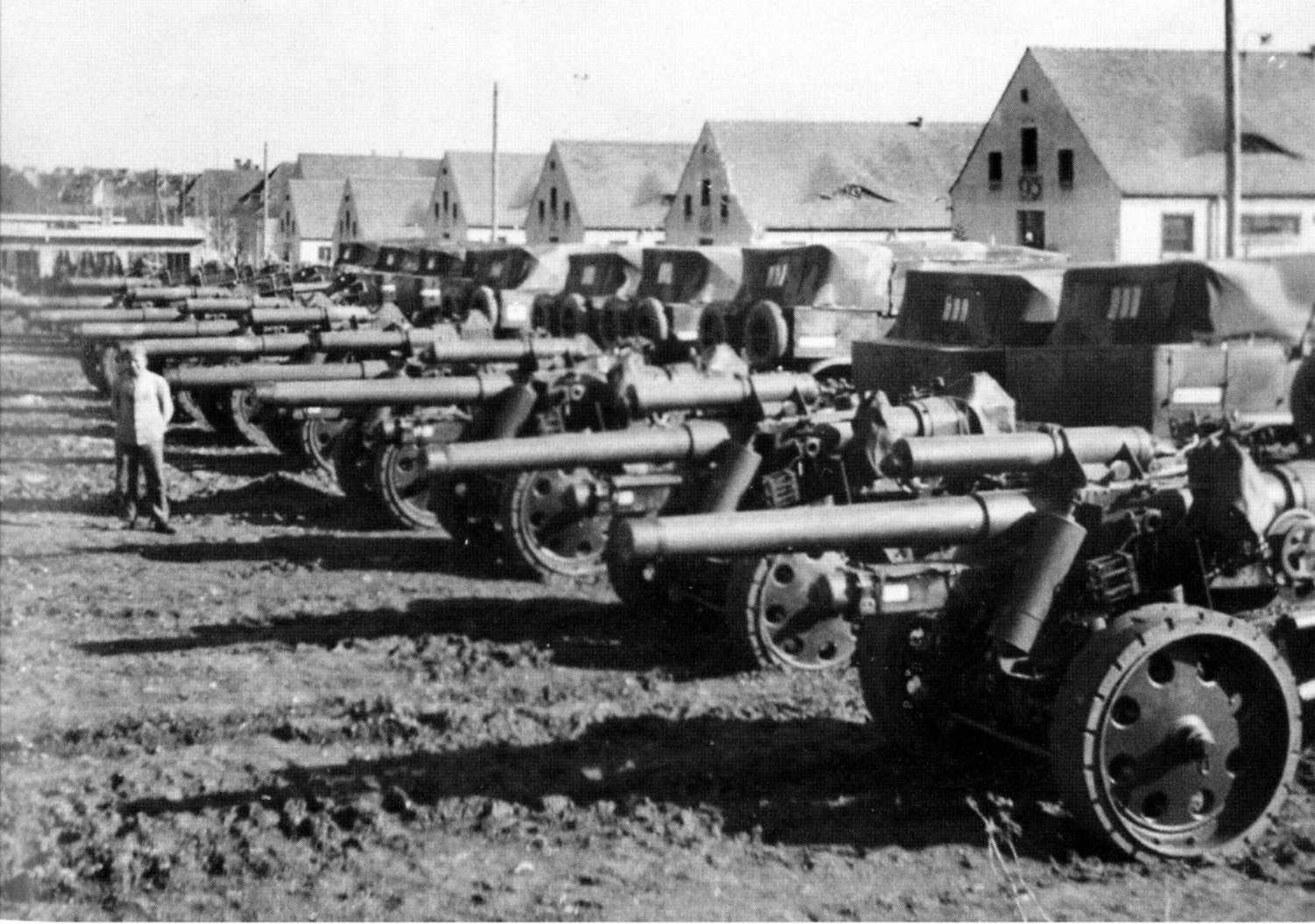 9+training+barracks+canon+artillery+heavy+field+howitzers+german+halftrack+prime+movers-322873...jpg
