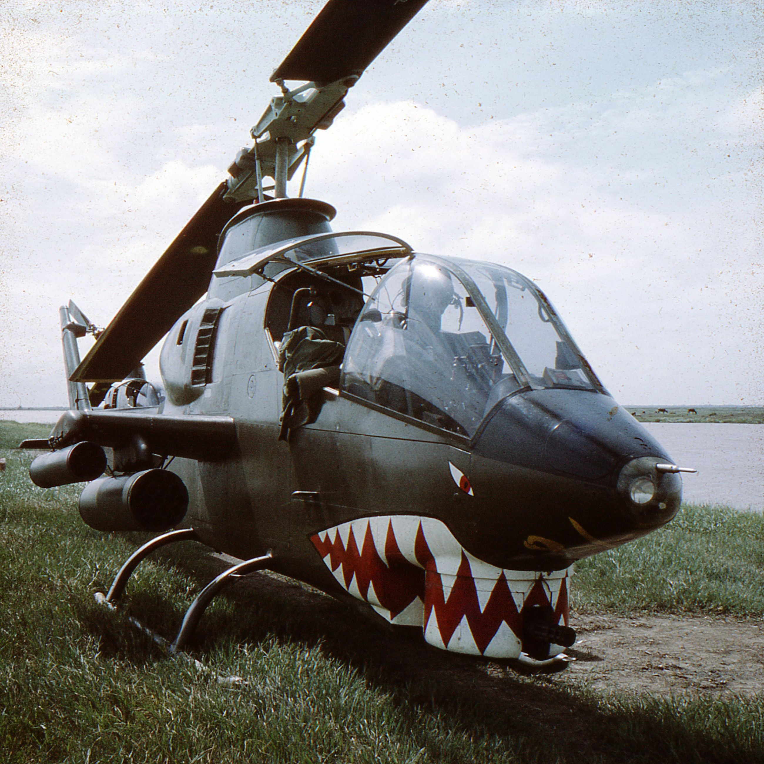 AH-1G 67-15475 Judy in the Sky 04.jpg