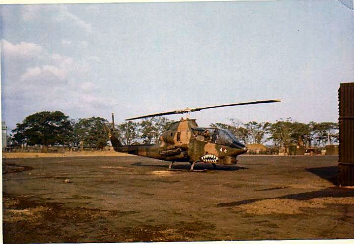 AH-1G Camo 66-15273 AH-1G D Troop, 1st Squadron, 10th Cavalry Regiment 03.jpg