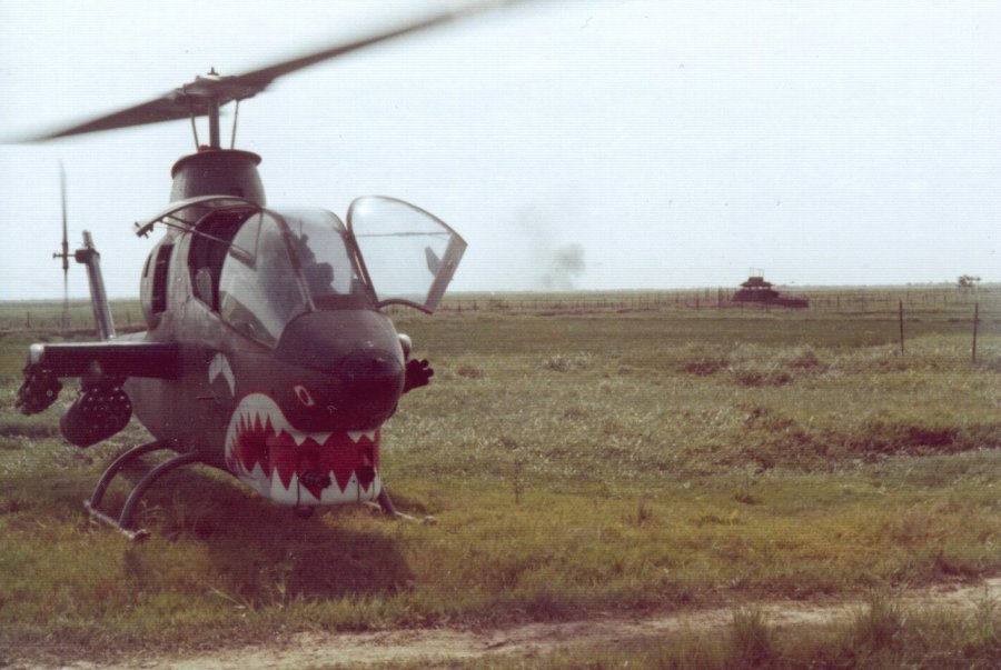 AH-1Gsnakebreak.jpg