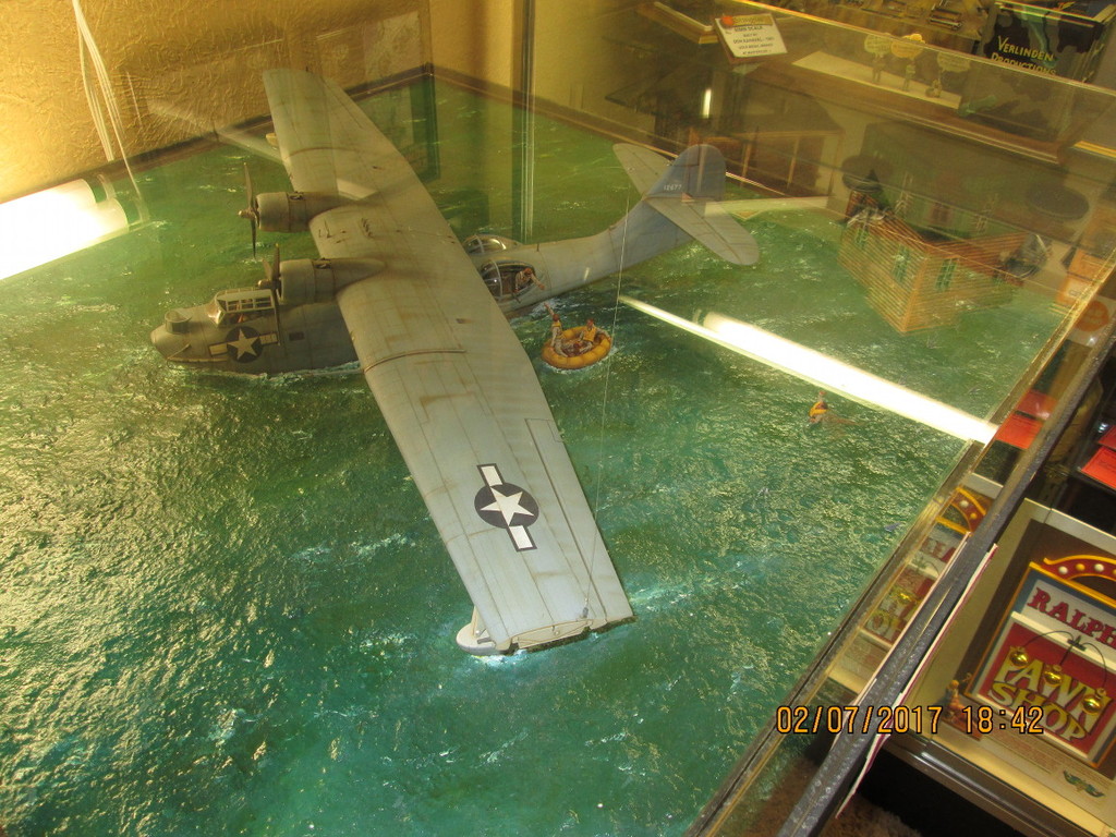 Airplane in water.jpg Airplane in water.jpg