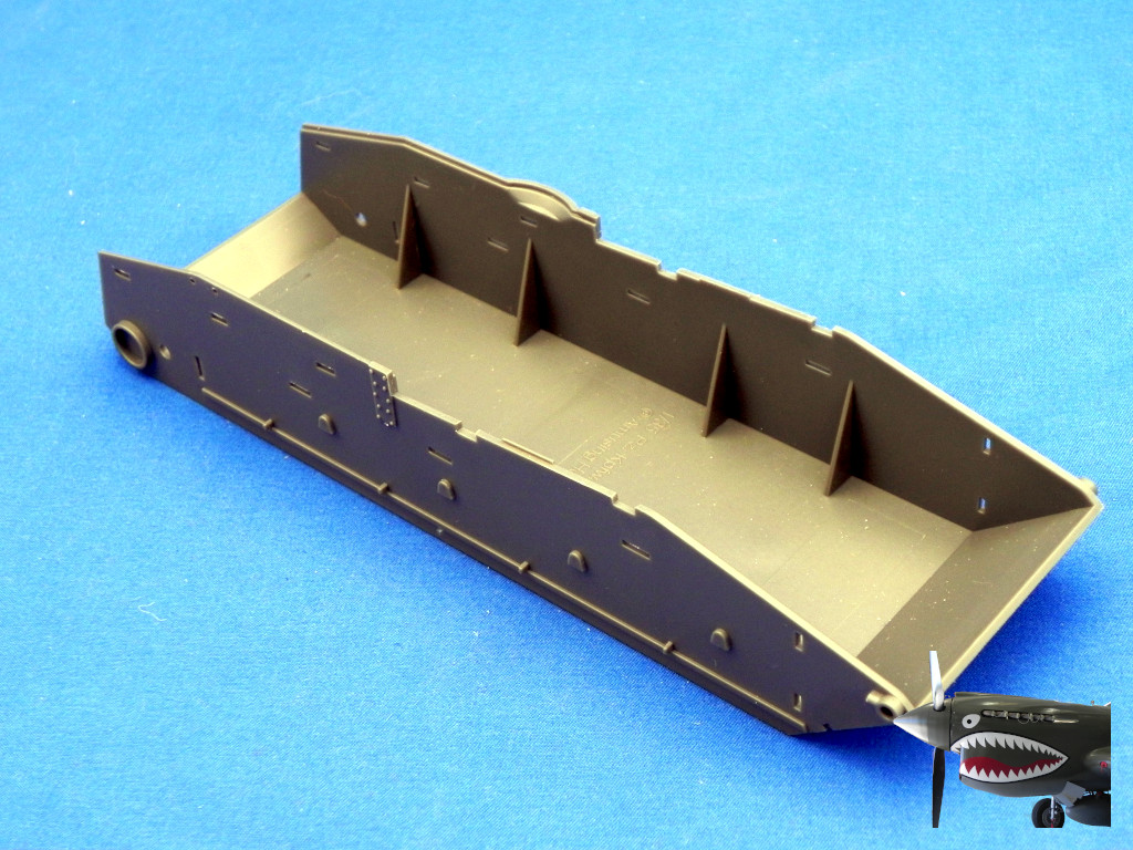 AmusingHobbyNeuBauFahrZeugSprueTreeHullLower3.JPG AmusingHobbyNeuBauFahrZeugSprueTreeHullLower3.JPG