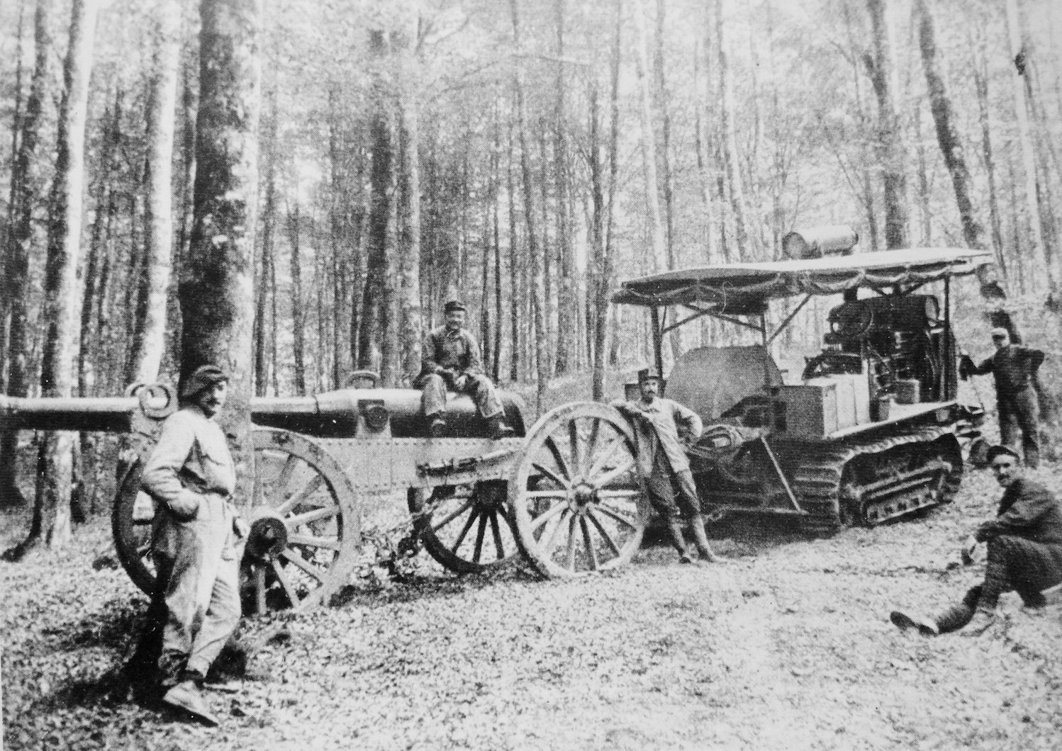 Artillery_tractor_in_France_Vosges_Spring_1915.jpg