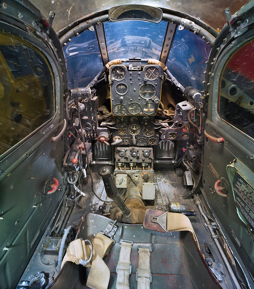 Bell_P-39Q-15-BE_-_Cockpit.jpg
