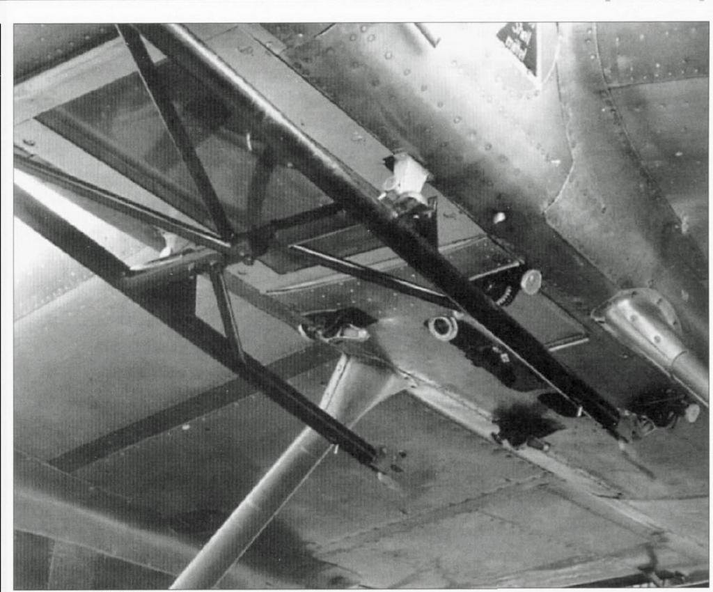 Bomb_Trapeze_rack_Ju87A.jpg