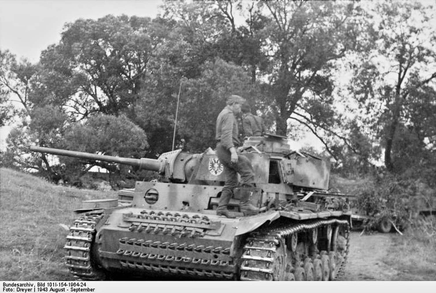 Bundesarchiv_Bild_101I-154-1964-24,_Russland,_Panzer_III.jpg