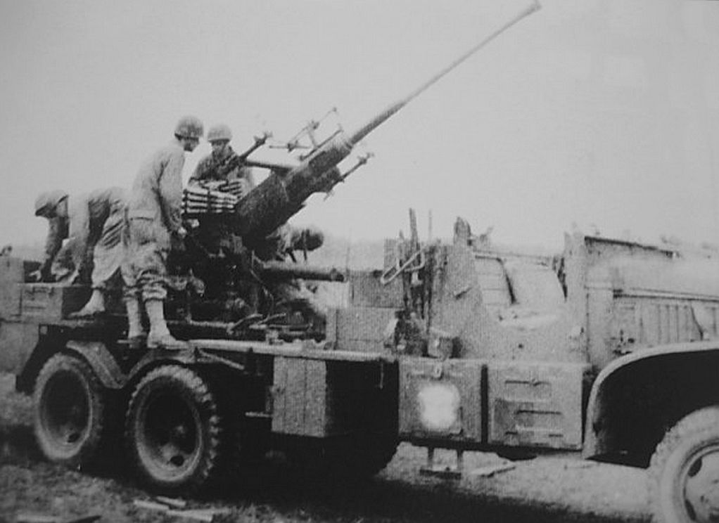 CCKW353 Bofors 001c.jpg