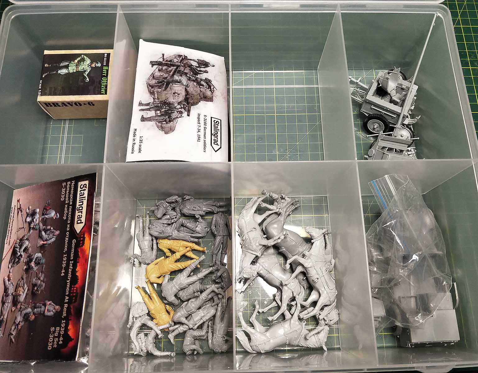 dio figures and accesories1.jpg