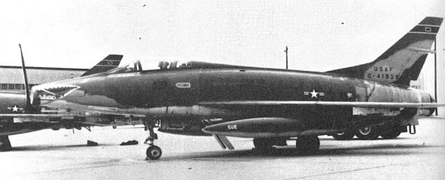 F-100 F-100CKansasfoto.jpg