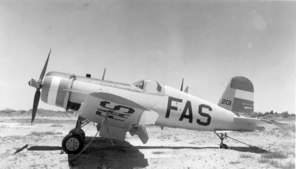 Goodyear-FG-1D-Corsair-El-Salvador-Airforce-as-FAS201-02.jpg