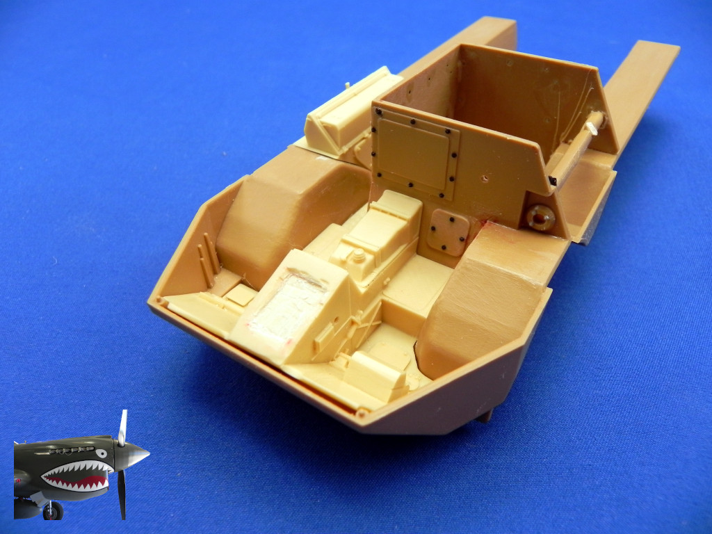 HellerVAB4x4LowerHull 03.JPG