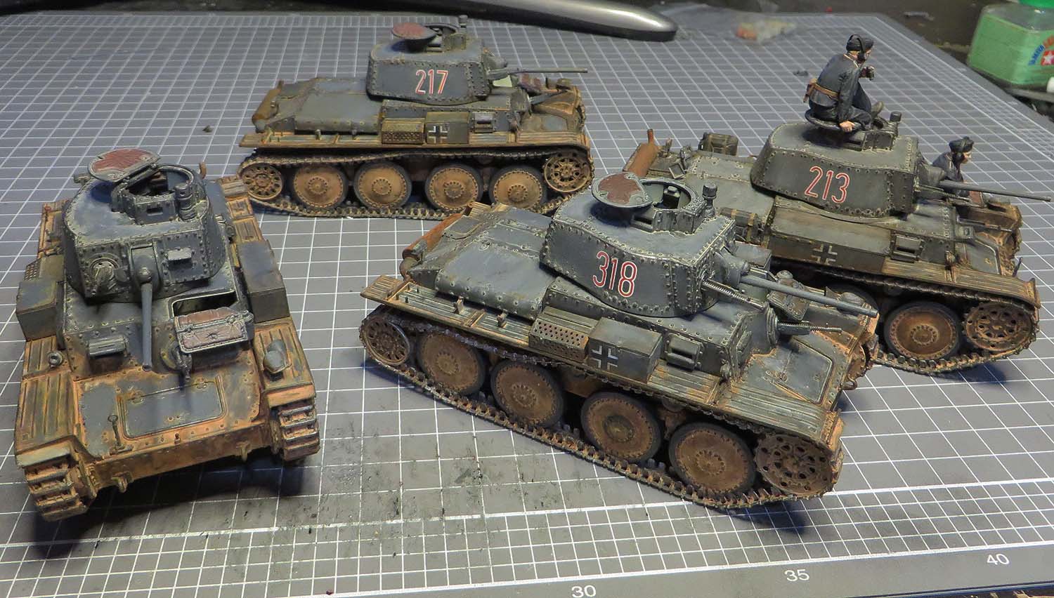 Hobbyboss and Tamiya Panzer 38t 3.jpg