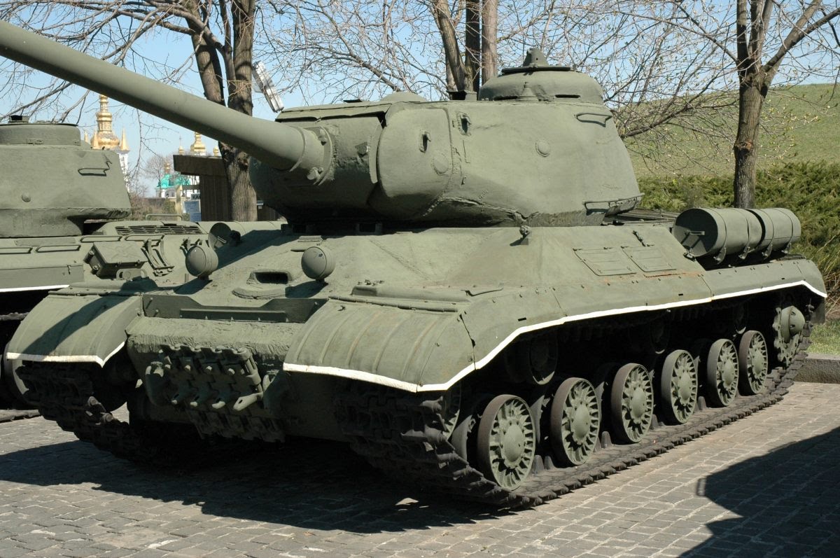 Iosif_Stalin_IS-2_Kyiv_1.jpg