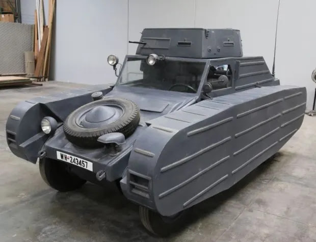 Kübelwagen Type 823.jpg