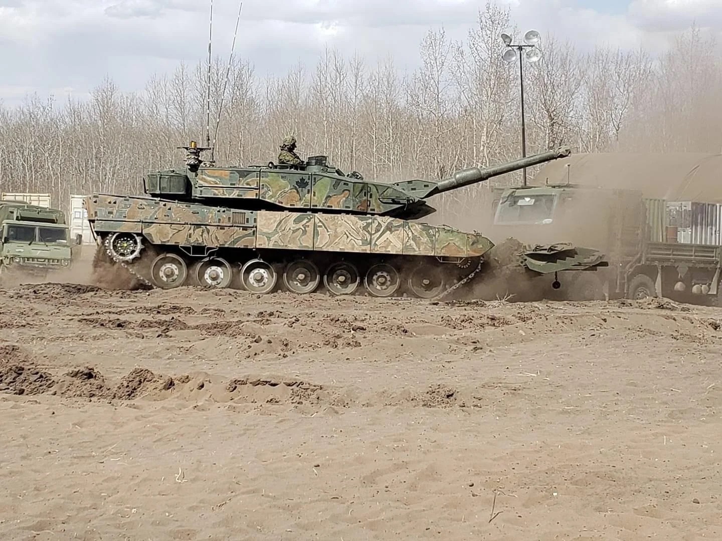 leopard-2a6m-can-camo-v0-v7suqpcgf9vb1.jpg