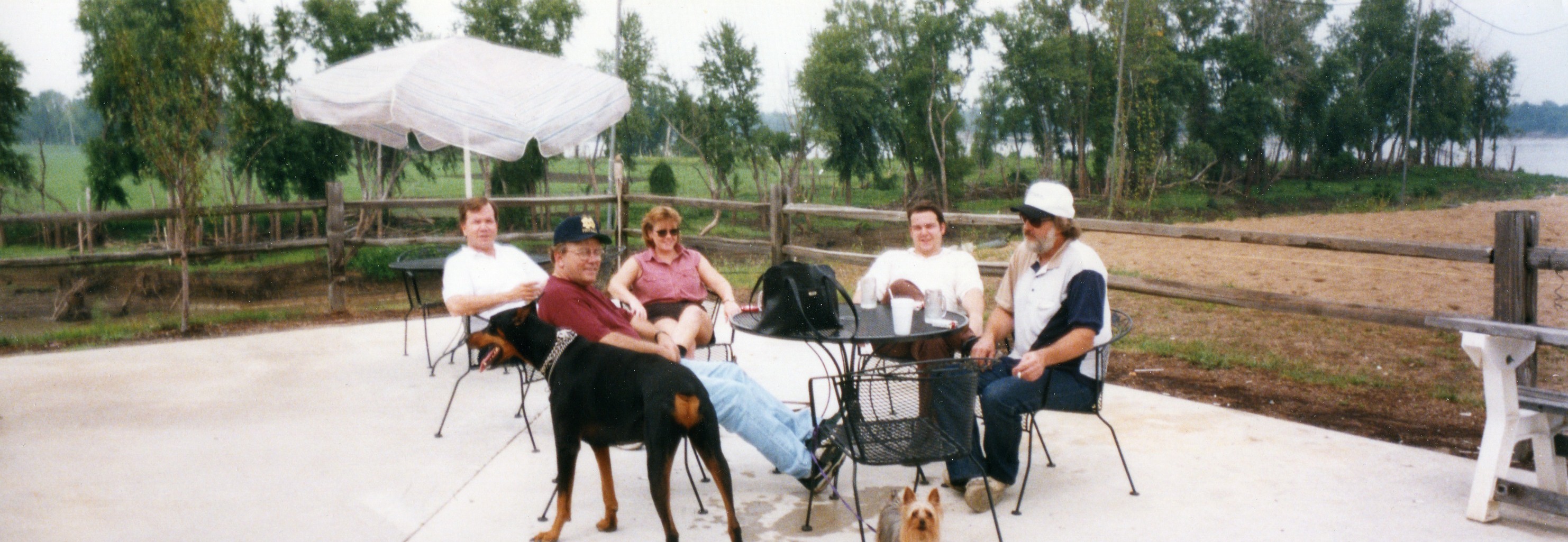 Lewis:Wes:Bob:dogs.jpg Lewis:Wes:Bob:dogs.jpg