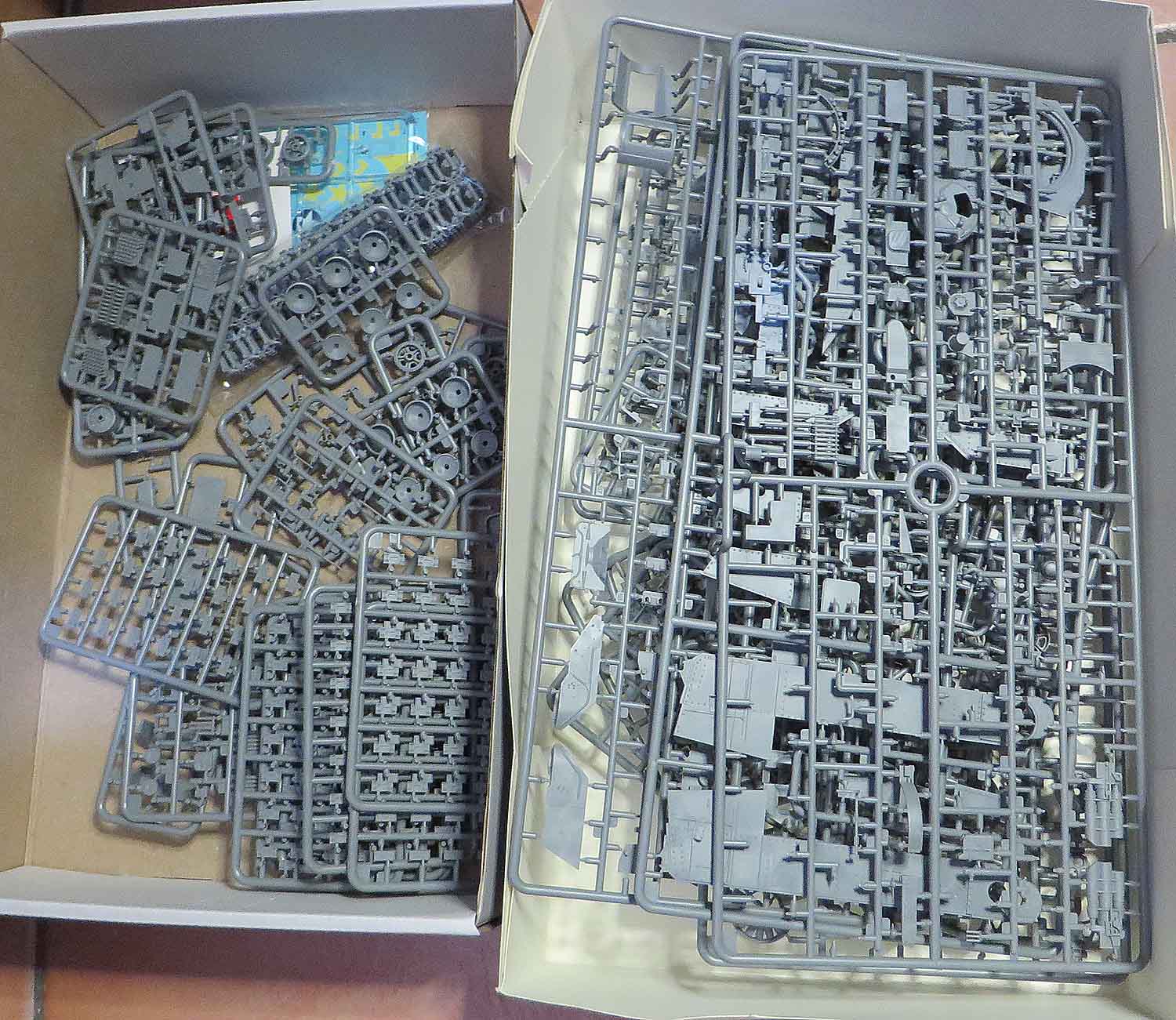 M3 LEE Box contents 2.jpg
