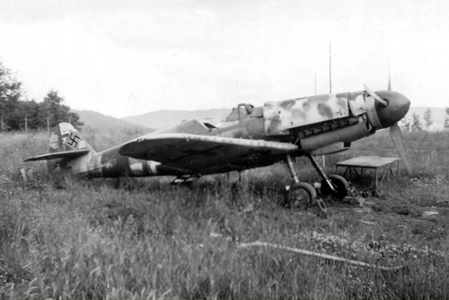 Messerschmitt-Bf-109G10-Erla-3.JG53-Yellow-5-abandoned-Germany-1945-01.jpg