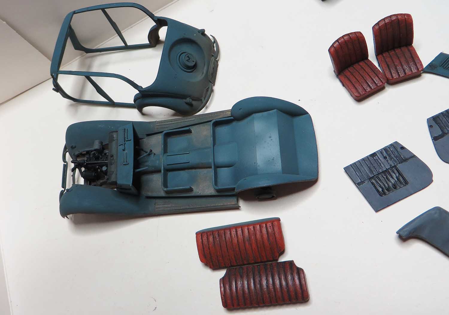 Miniart V170 Convertable sub section paint3.jpg