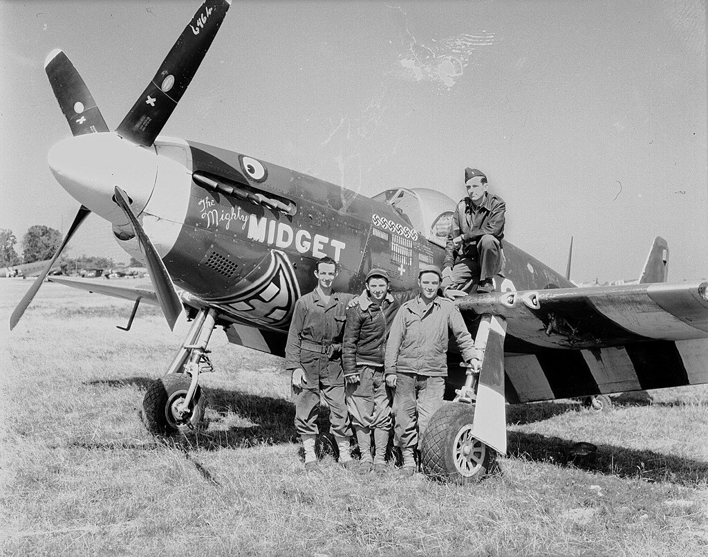 P-51B-10NA 42-106737 The Mighty Midget.jpg