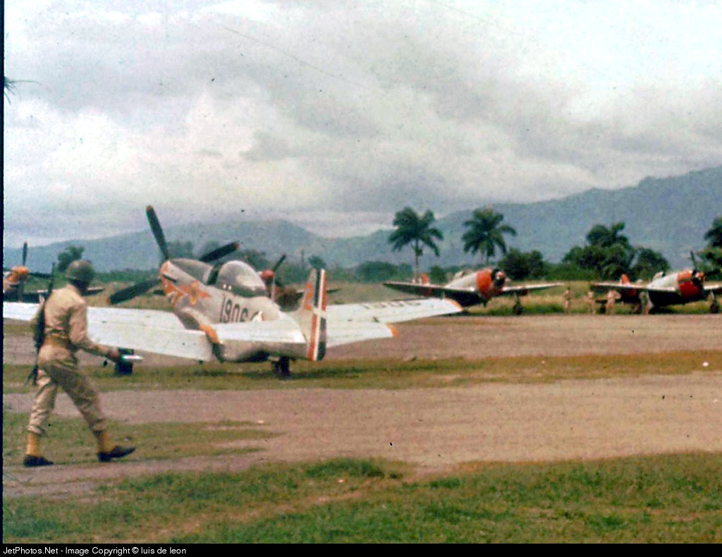 P-51D FAD 1906 Red 2.jpg