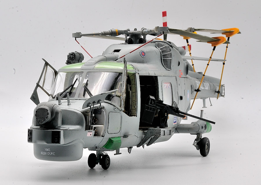 Revell Lynx mk8 132 by Paddy (11).JPG