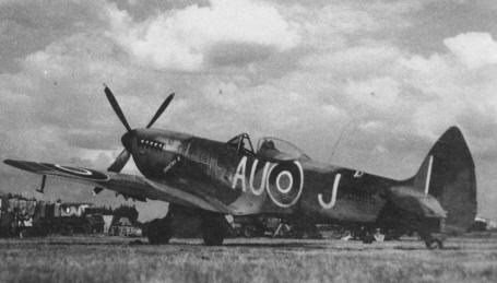 Spitfire AUJ 44 (2).jpg