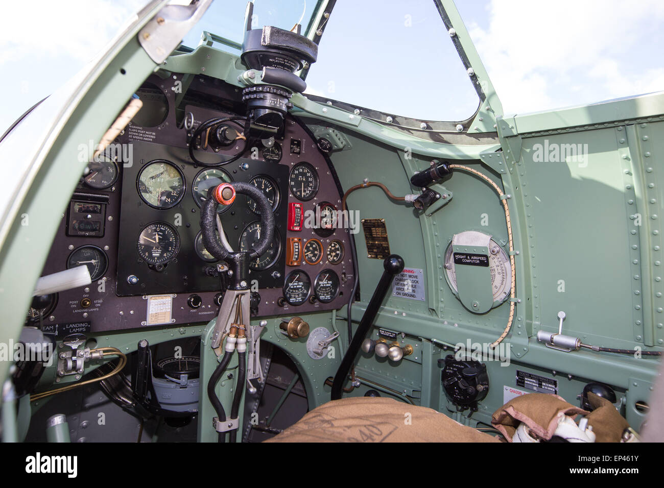 supermarine-spitfire-p9374-at-the-imperial-war-museum-in-duxford-cambridgeshire-EP461Y.jpg