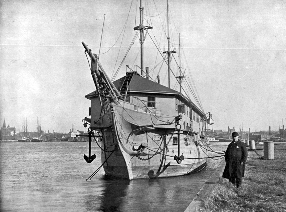 USS_Constitution_front.jpg