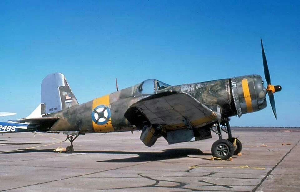 Vought-FG-1D-Corsair-ex-Salvador-Airforce-01.jpg