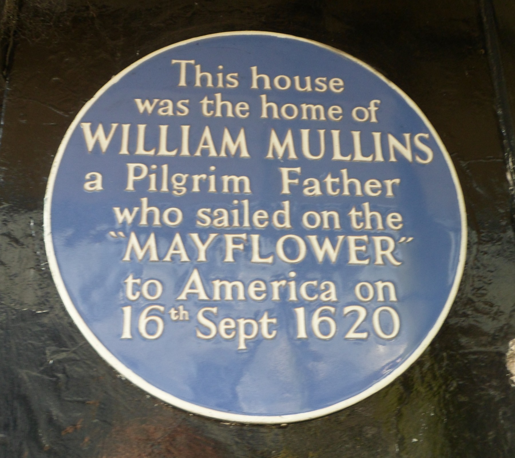 William_Mullins_Blue_Plaque_at_West_Street,_Dorking_(July_2013).jpg
