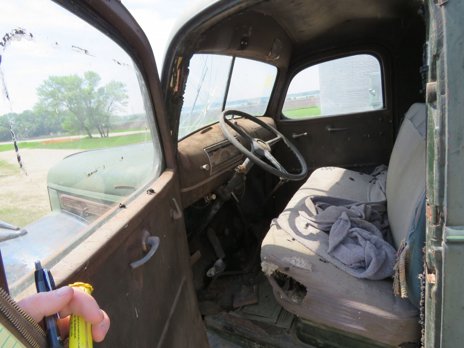 windshieldcrank41gmc.jpg