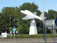 Aeroplane_statue_by_Farnborough_Airport_-_geograph.org.uk_-_4514443.jpg