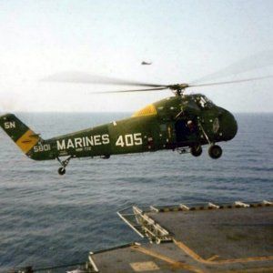 UH-34D_HMM-772_hovering_over_USS_Guadalcanal_28LPH-729_1971.jpg