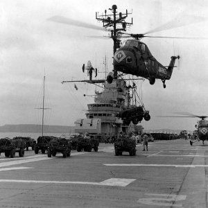 UH-34D_lifts_vehicle_from_USS_Valley_Forge_28LPH-829_c1965.jpg
