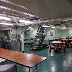 USS_Hornet_Chief_s_wardroom.jpg