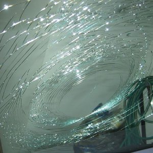 800px-Spiderweb_windscreen.jpg