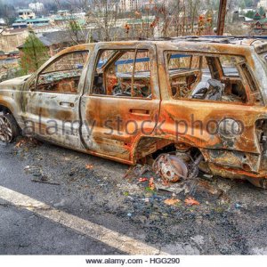 gatlinburg-tennesseeusa-december-14-2016-a-burned-out-car-waits-for-hgg290.jpg