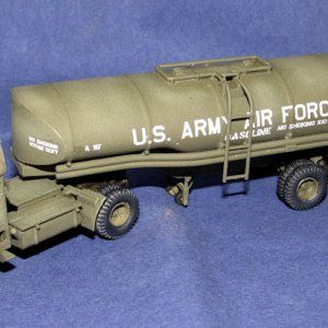 USAAF_Autocar_U-7144-T_Tractor_and_F-1_Fuel_Trailer_I.jpg