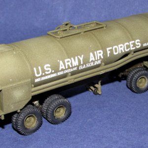 USAAF_Autocar_U-7144-T_Tractor_and_F-1_Fuel_Trailer_II.jpg